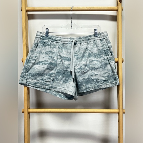 ATHLETA Blue and white Fog Camo FARALLON shorts size XL - Picture 8 of 14
